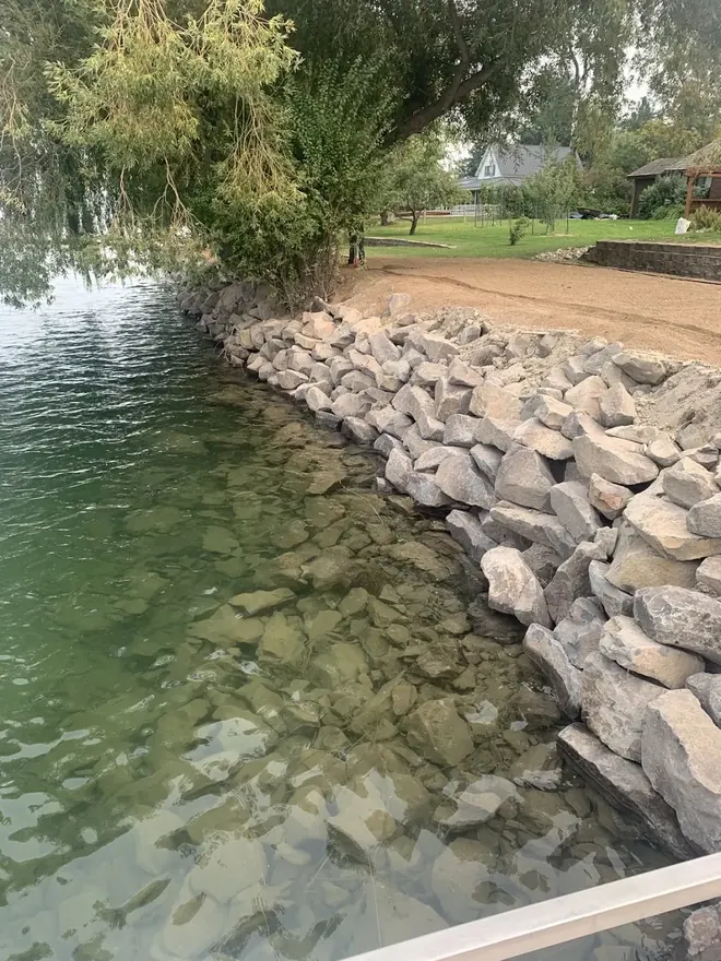 Rock retaining wall